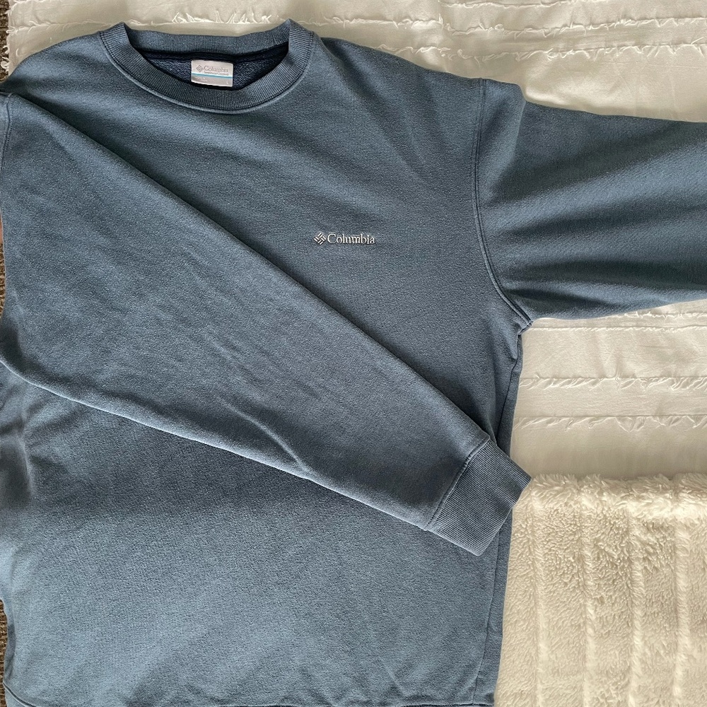 baby blue columbia crewneck sweater